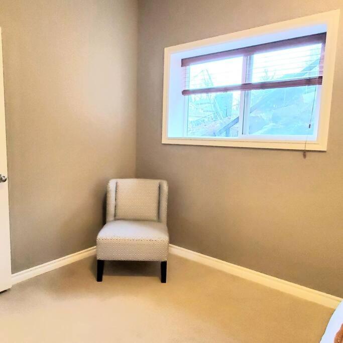 Private 2 Bedrooms Suite Near Hwy 1, Cultus Lake, Heritage Park, Fishing, Coliseum Chilliwack Exterior photo